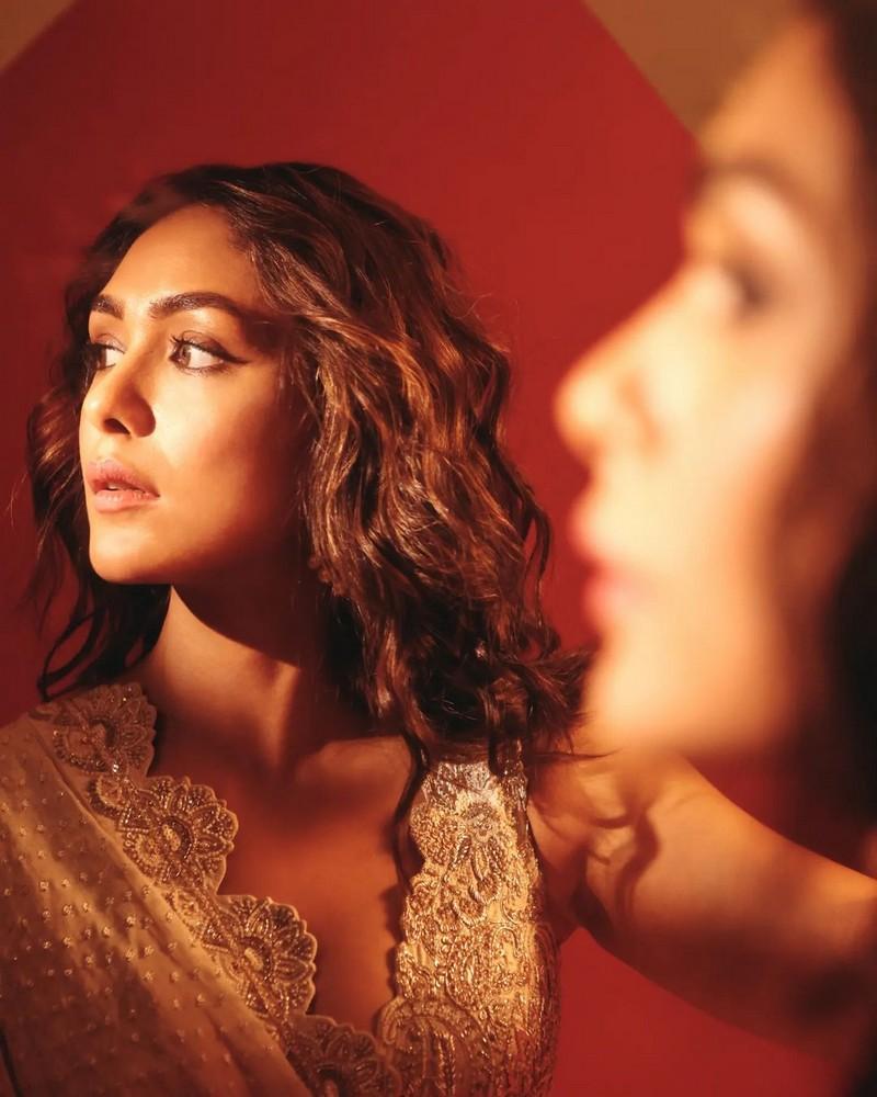 Mrunal Thakur 1