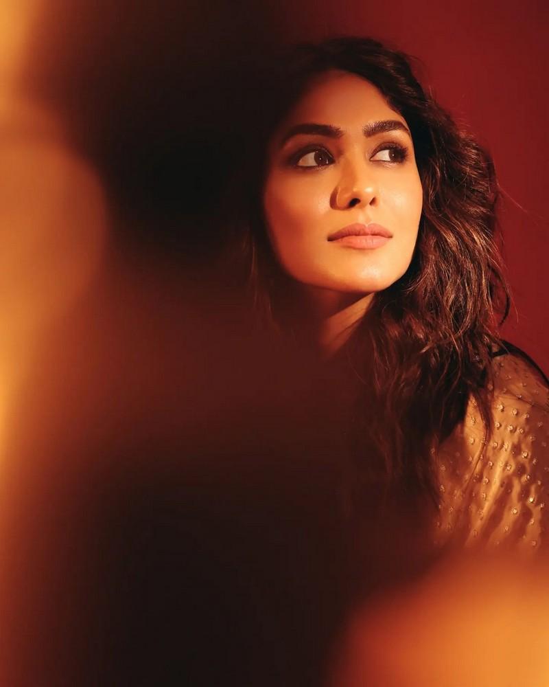 Mrunal Thakur 2