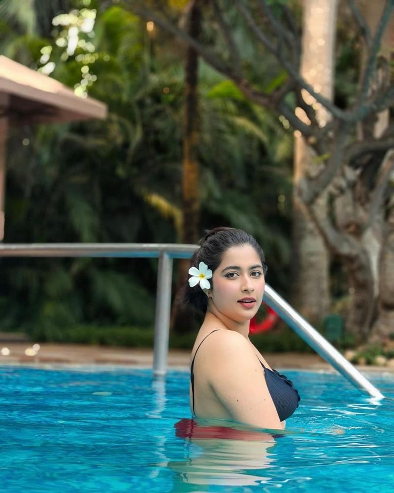 Nikita Sharma 5