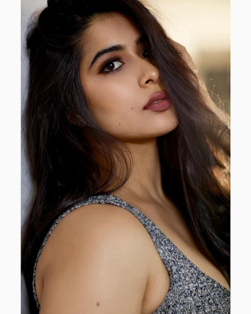 Nikita Sharma 2