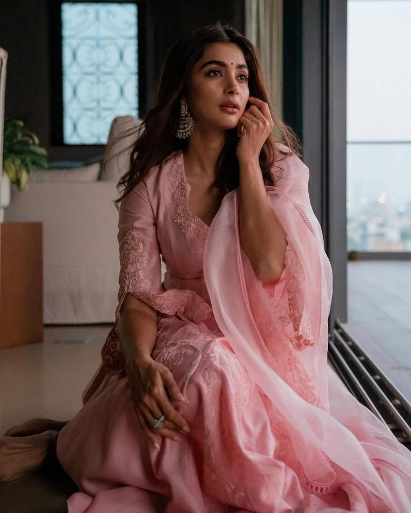 Pooja Hegde 8