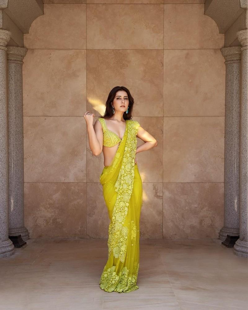 Raashii Khanna 3