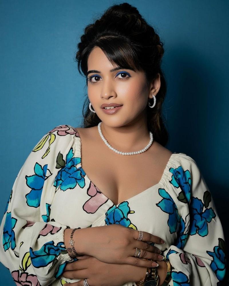 Sravanthi Chokarapu 4