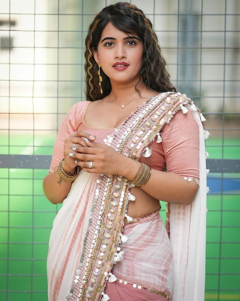 Sravanthi Chokarapu 11