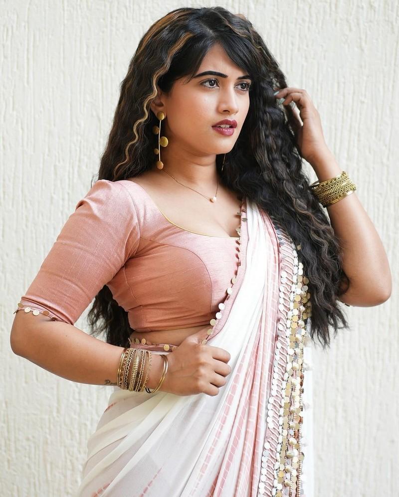 Sravanthi Chokarapu 6