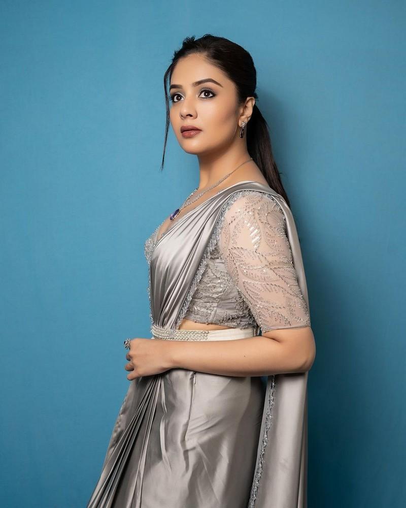 Sreemukhi 1
