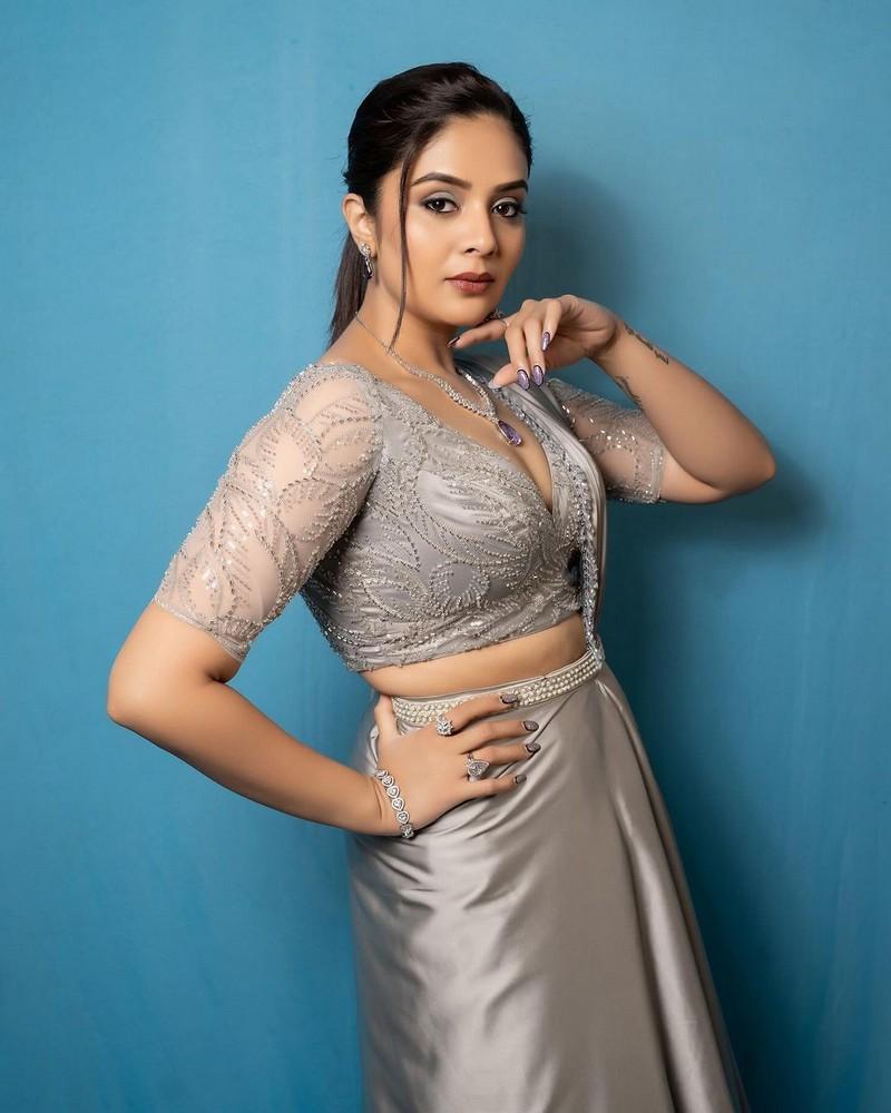 Sreemukhi 4