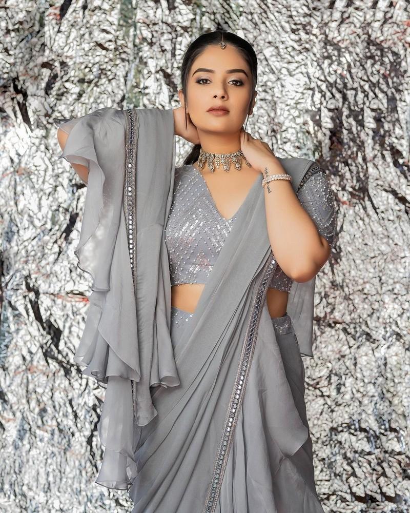 Sreemukhi 8