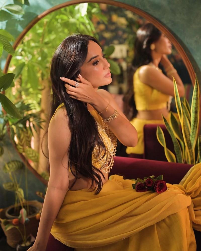 Surbhi Jyoti 2
