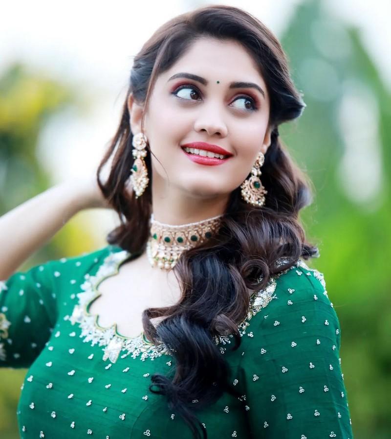 Surbhi Puranik 8
