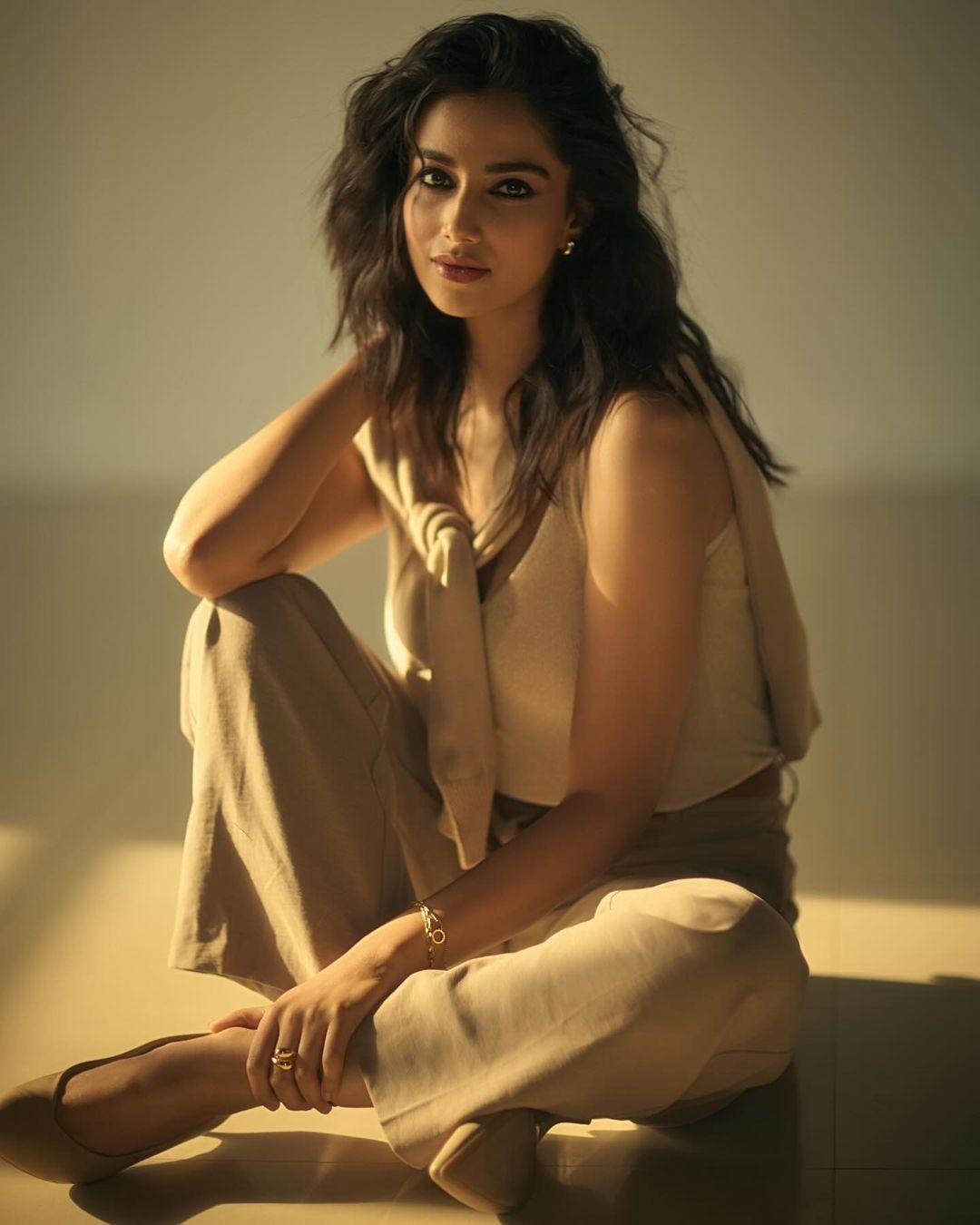 Meenaakshi Chaudhary 5