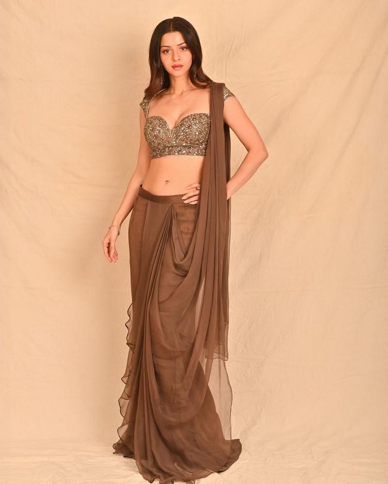 Vedhika 4