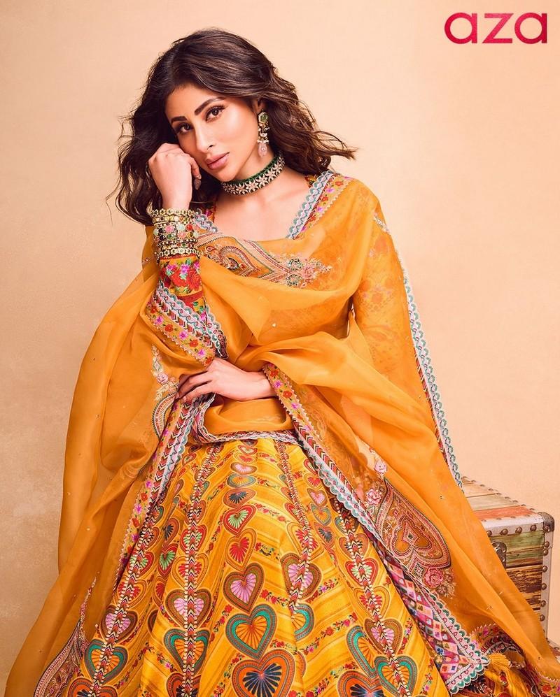 Mouni Roy 10