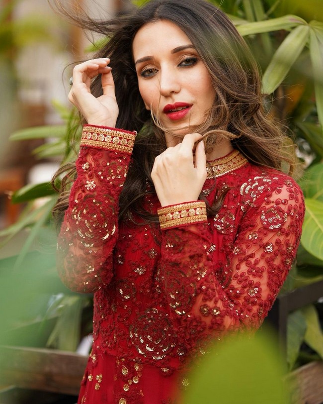 Heli Daruwala Latest Insta Pics