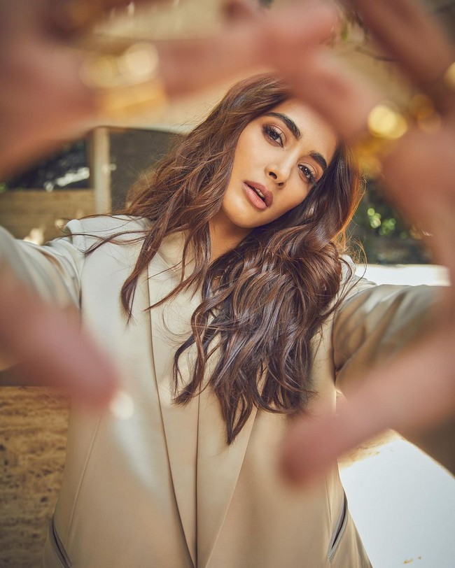Pooja Hegde Hot Pics