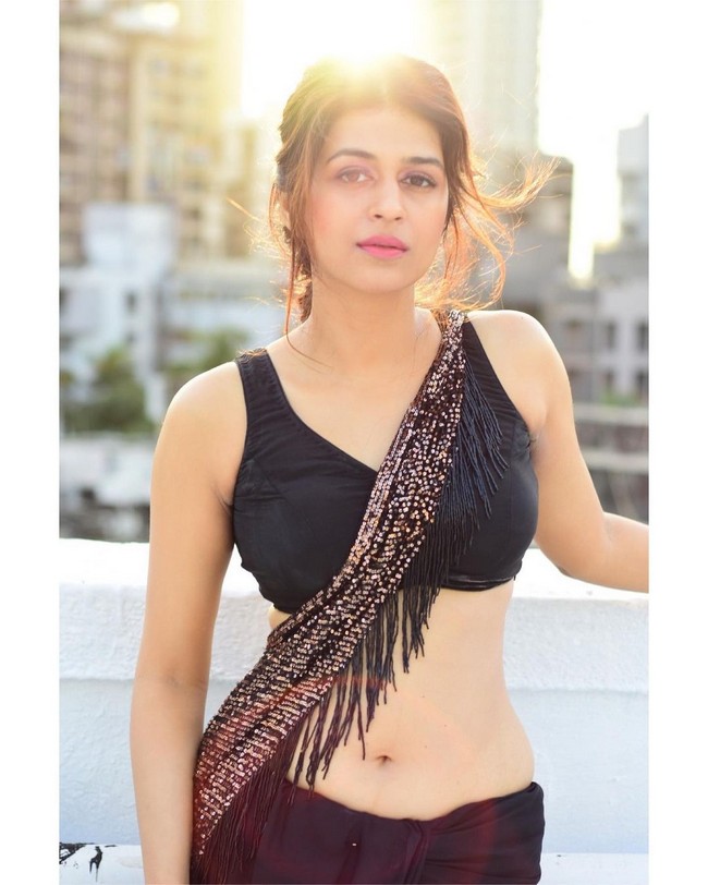 Shraddha Das Looking Beautiful in Black Saree