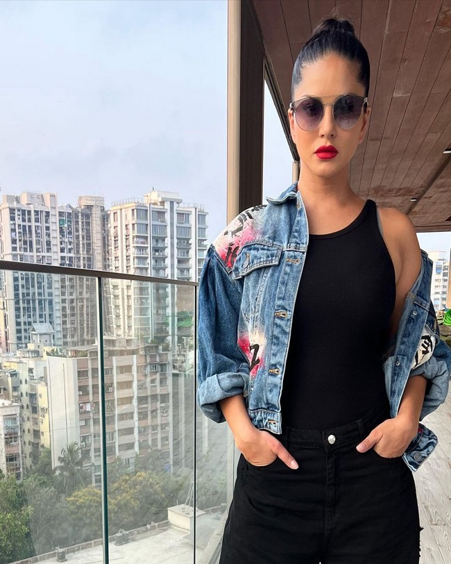 Sunny Leone Sexy Stills