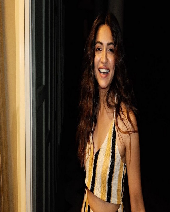Actress Kriti Kharbanda Latest Pics