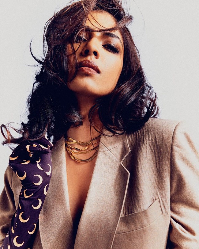 Malavika Mohanan Looking Awesome in Suit