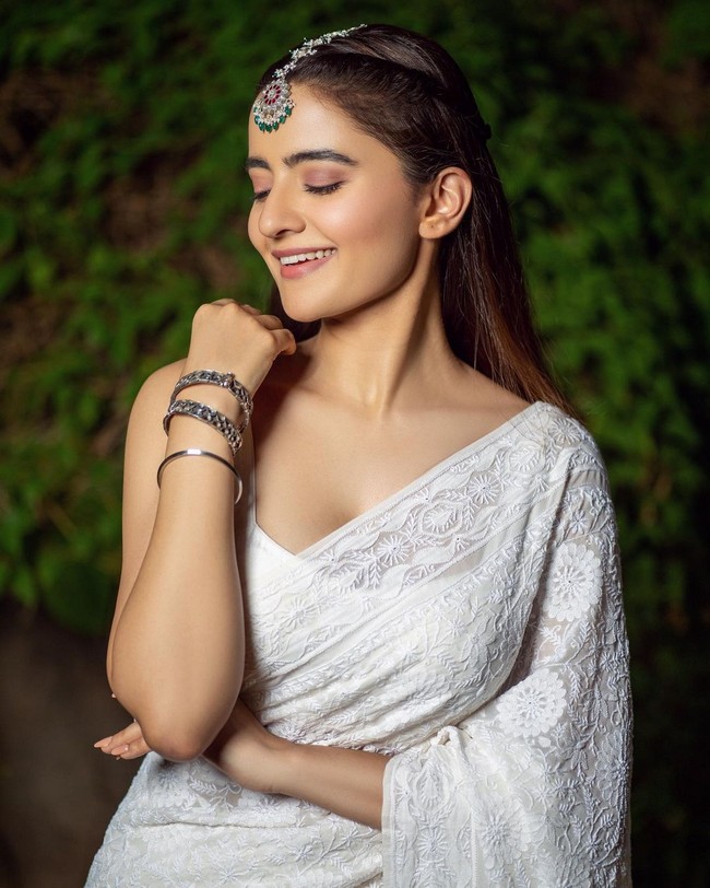 Rukshar Dhillon Looks Beautiful in Saree