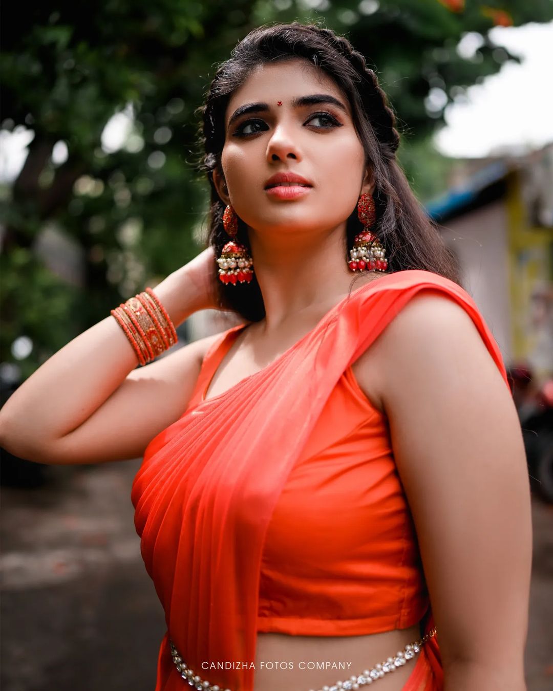 Pragya Nagra Looks Beautiful in Saree