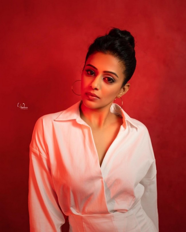 Priya Mani Looks Awesome in White Dress