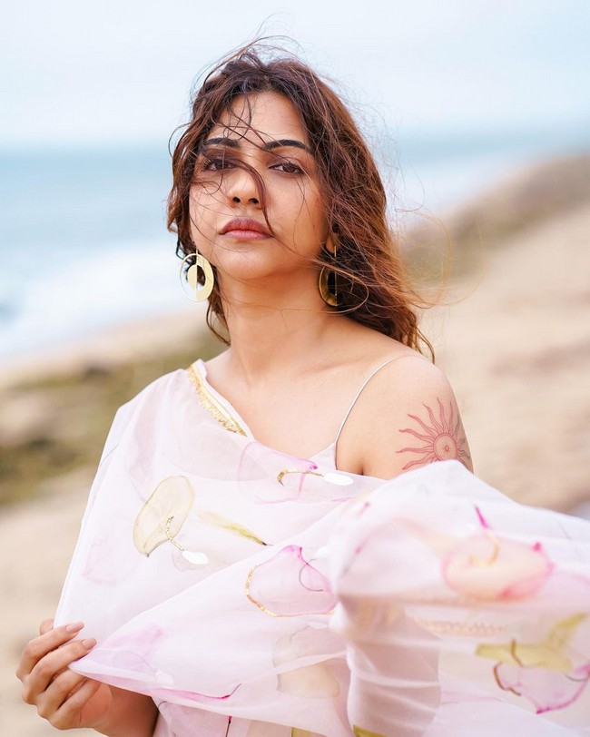Madonna Sebastian Gorgeous Looks in Light Pink Dress