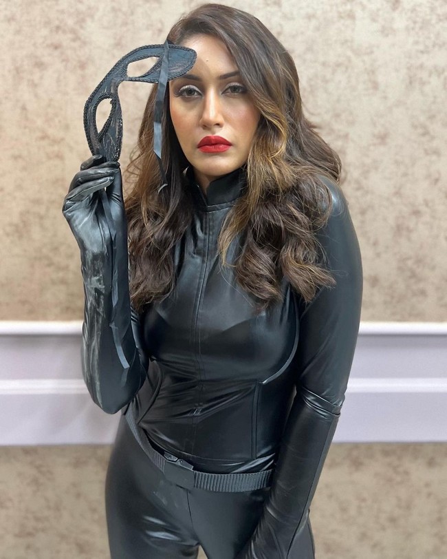 Surbhi Chandna Looking Gorgeous in Balck Outfit