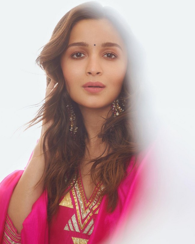 Alia Bhatt Looking Beautiful in Pink Dress