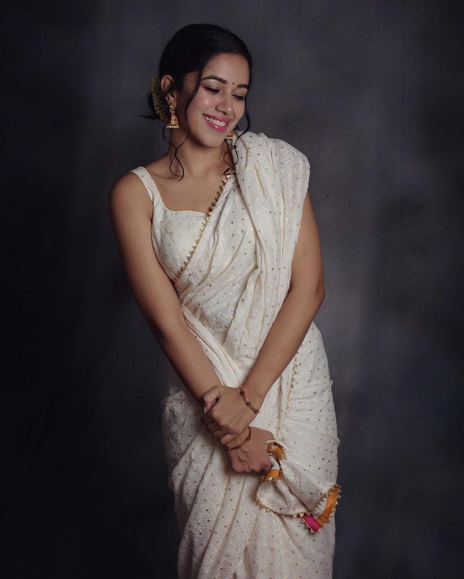 Mirnalini Ravi Latest Stills