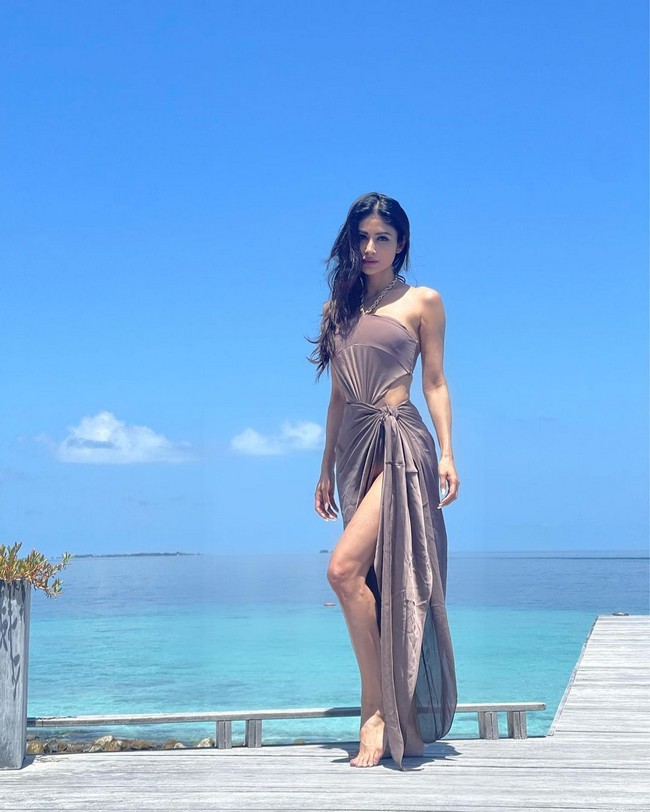 Actress Mouni Roy Stunninig Looks in Beach