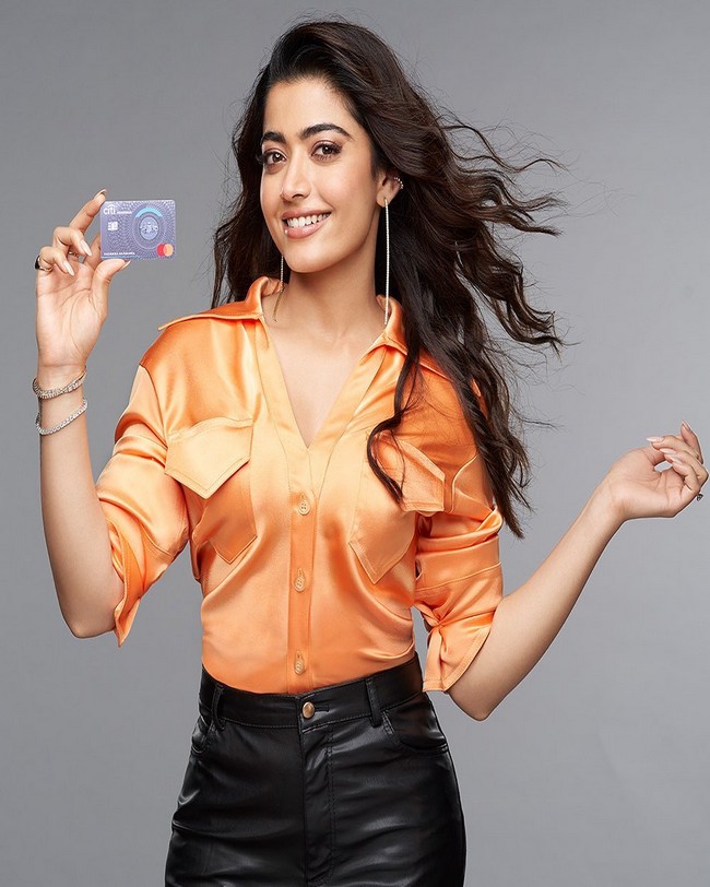 Tollywood Beauty Rashmika Looks Beautiful