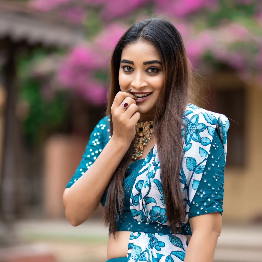 Bhanu Shree Mesmerising Cliks