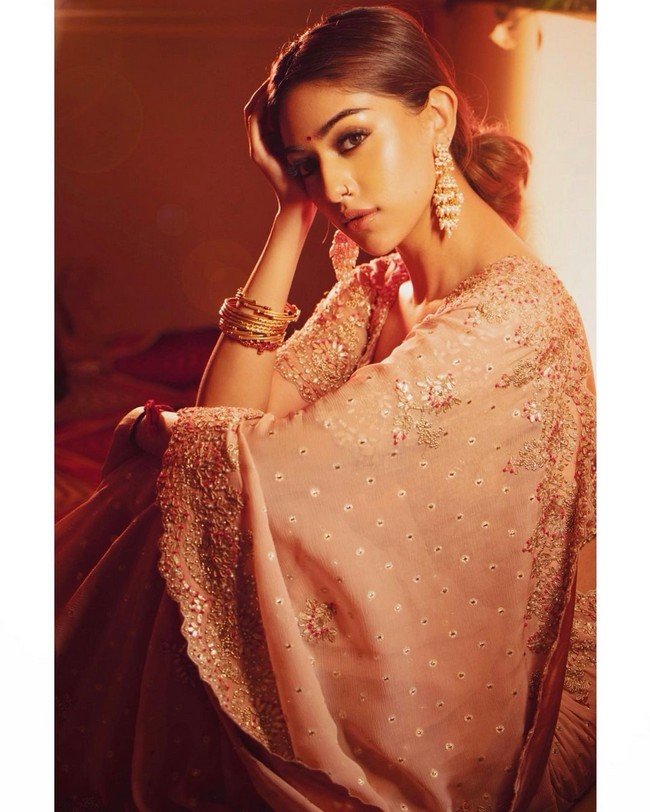 Anu Emmanuel Looks Gorgeous