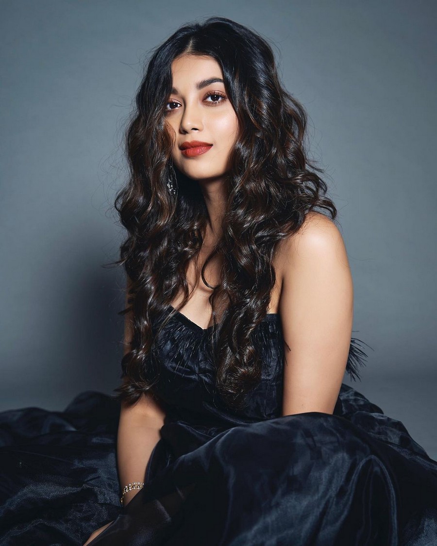 Digangana Suryavanshi Looking Gorgeous in Black Dress