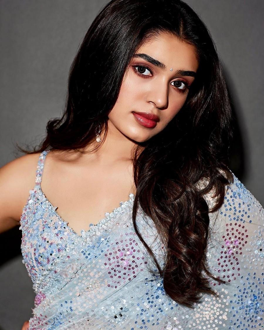 Krithi Shetty Looks Stunning in Shiny Saree