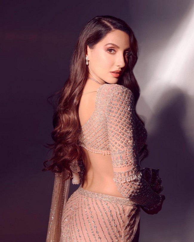 Nora Fatehi Looks Awesome in Shiny Saree