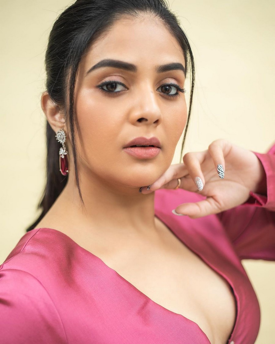 Sreemukhi Looks Beautiful