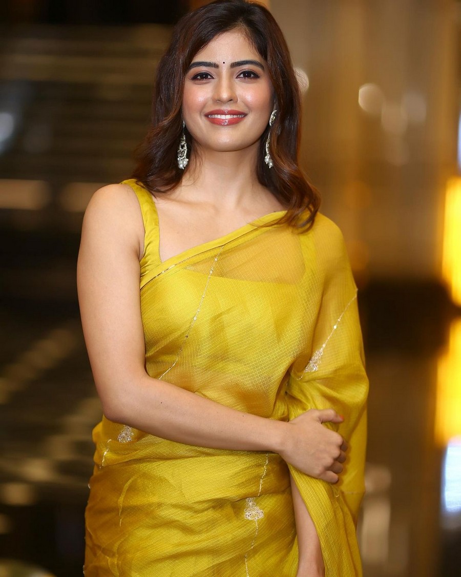 Amritha Aiyer Flawless Looks in Yellwo Saree