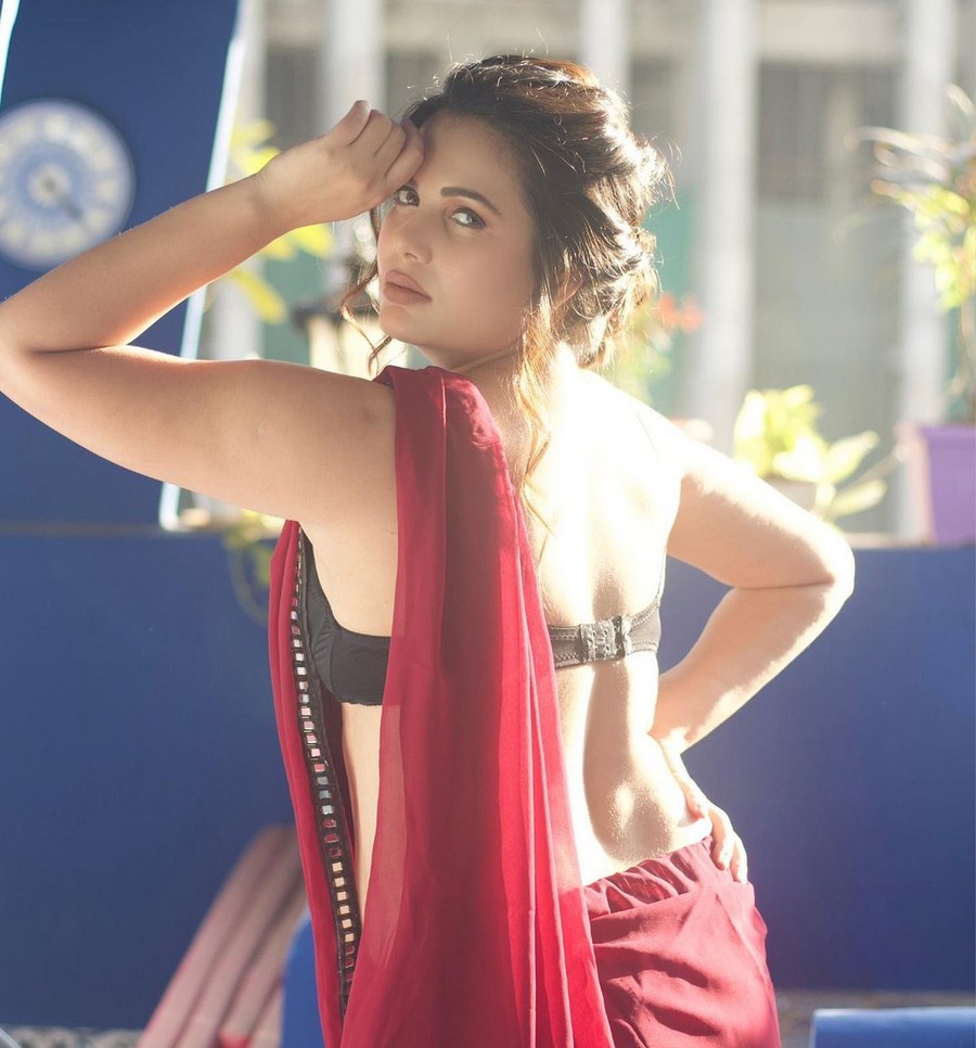 Anupma Agnihotri Looks Awesome In Red Saree