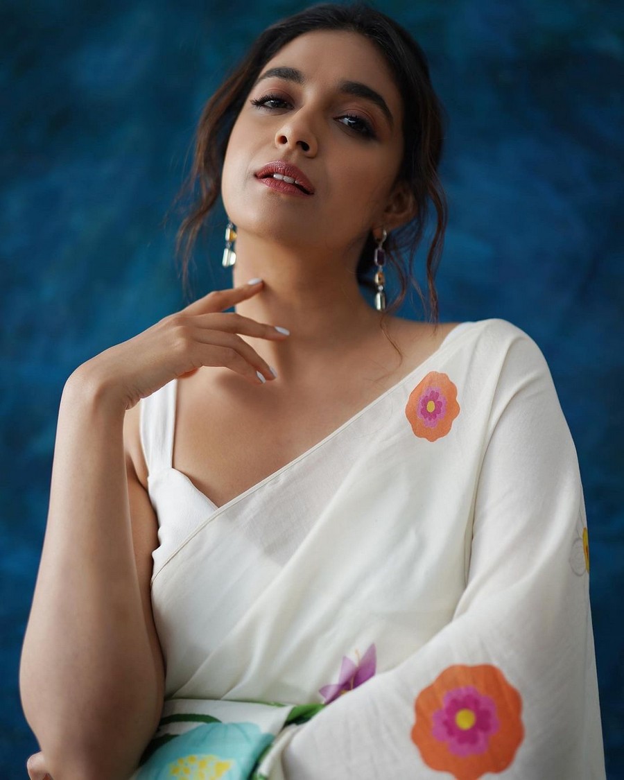 Beautiful Stills Of Keerthy Suresh in Floral White Saree