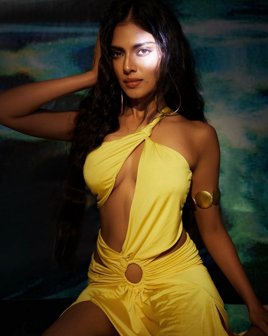 Malavika Mohanan Beautiful Pics in Yellow Outfit