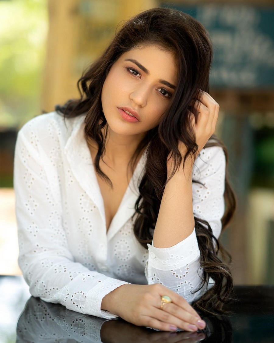 Priyanka Jawalkar Looks Beautiful in White Dress
