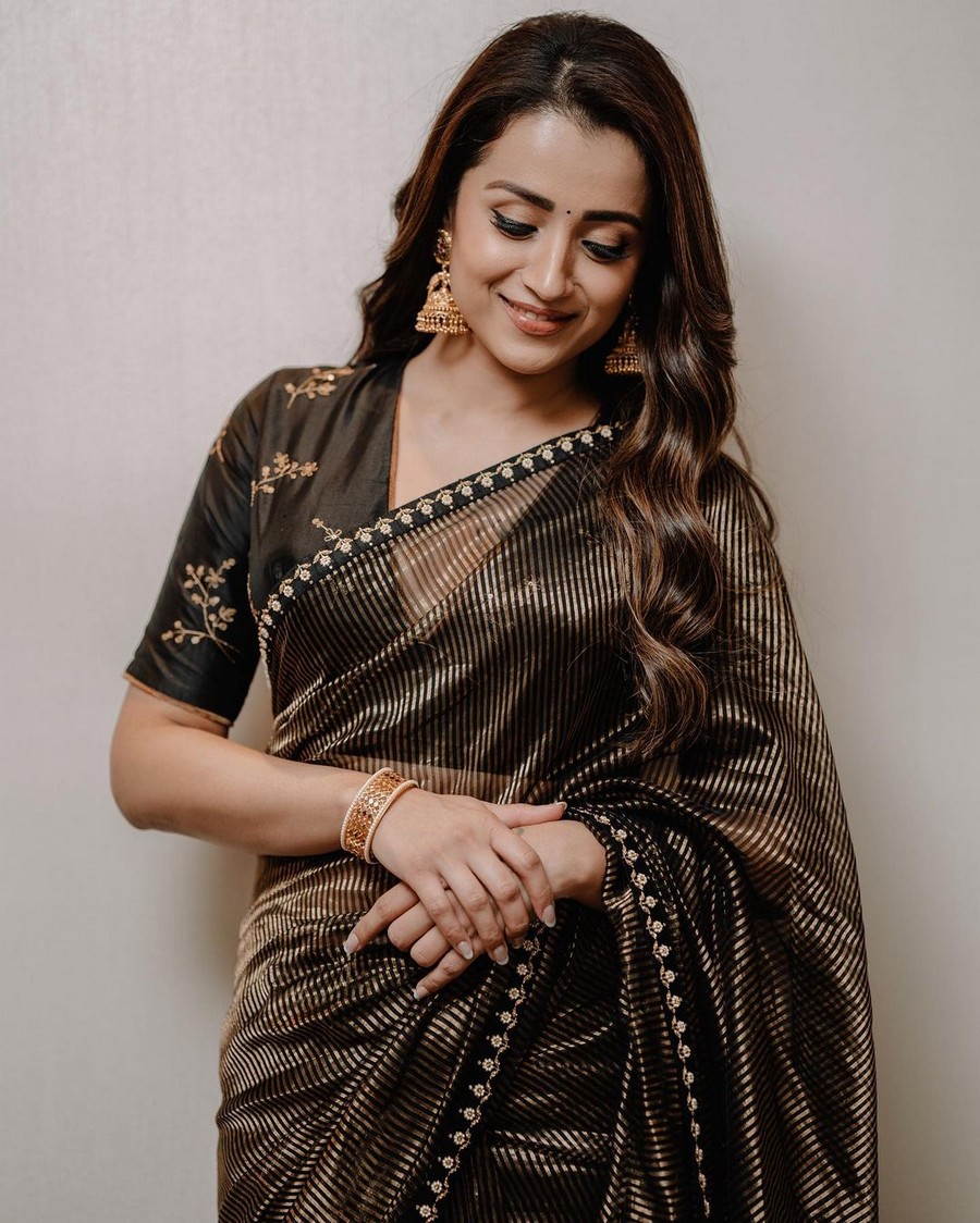 Trisha Latest Cliks