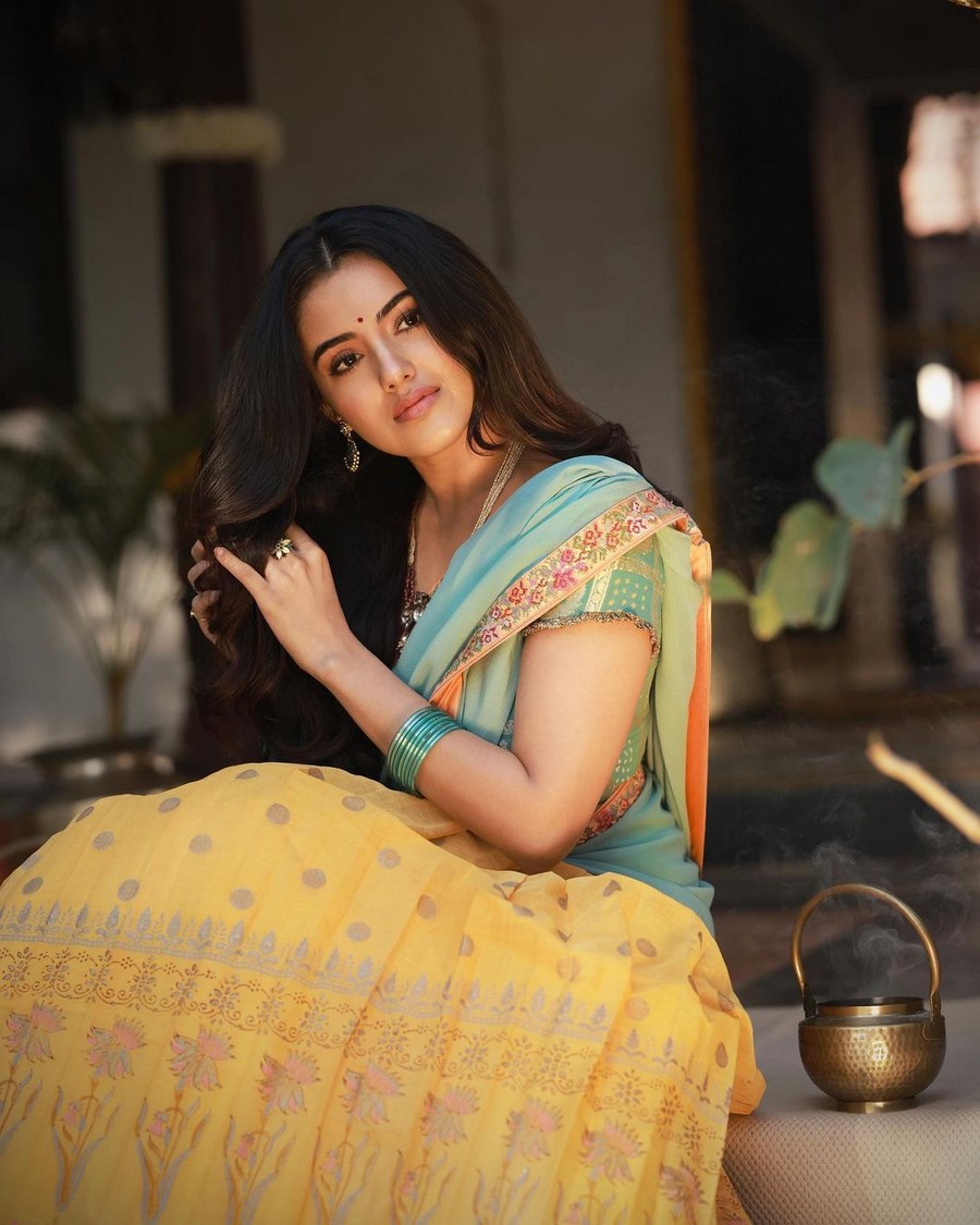 Malvika Sharma Looking Mesmerising in Half Saree