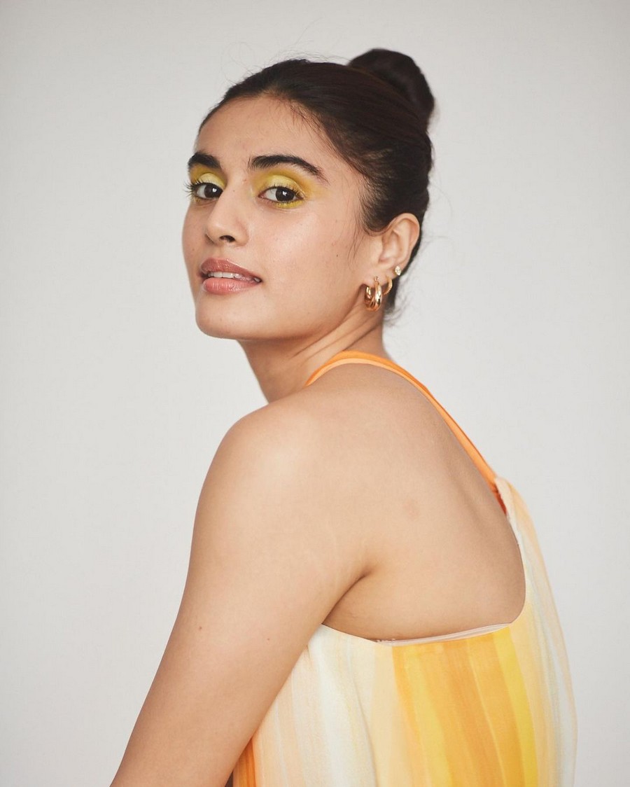 Divyansha Kaushik Looks Beautiful