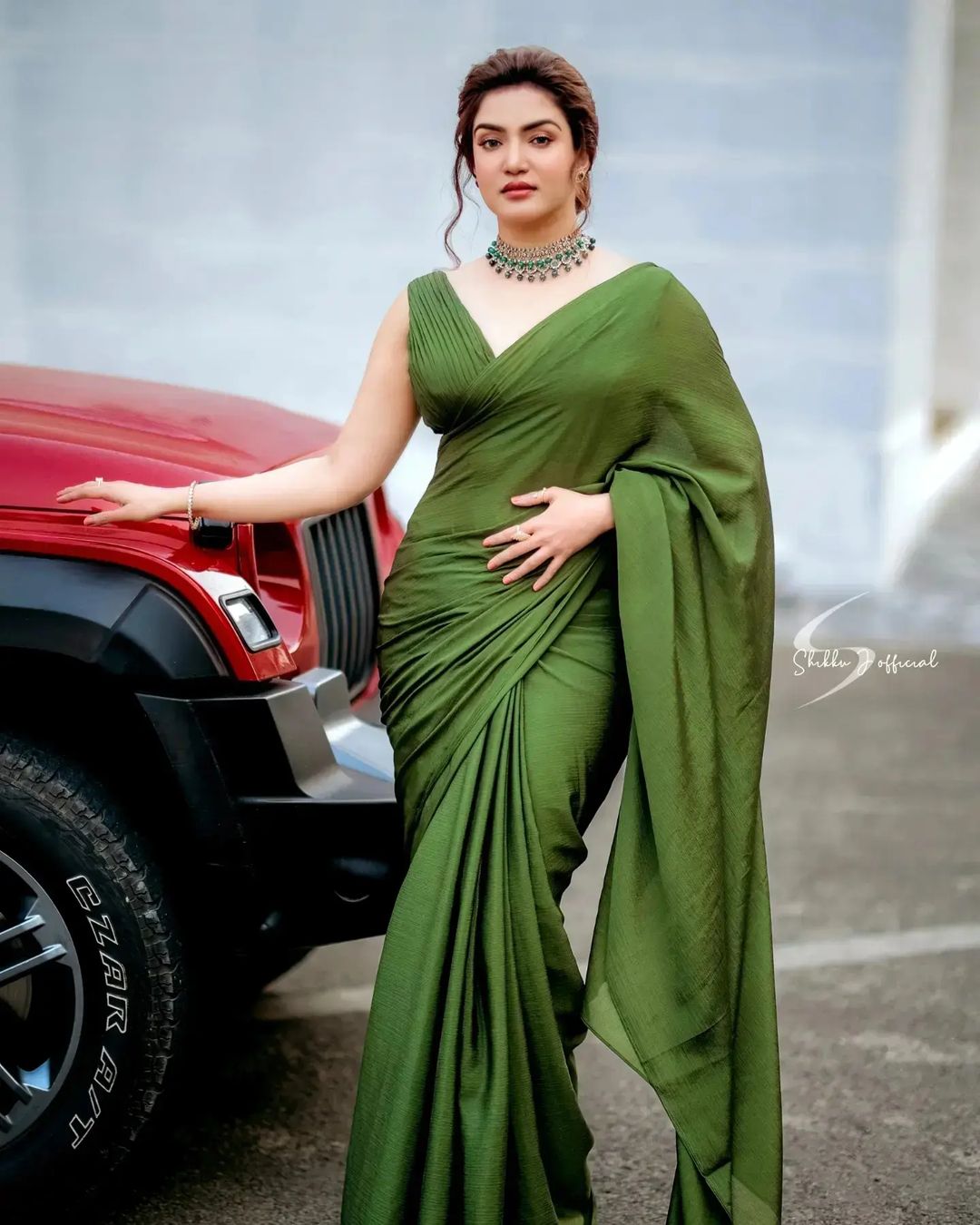 Honey Rose Exquisite Looks in Saree