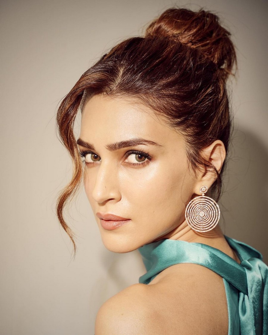 Kriti Sanon Trendy Cliks Of Shiny Dress