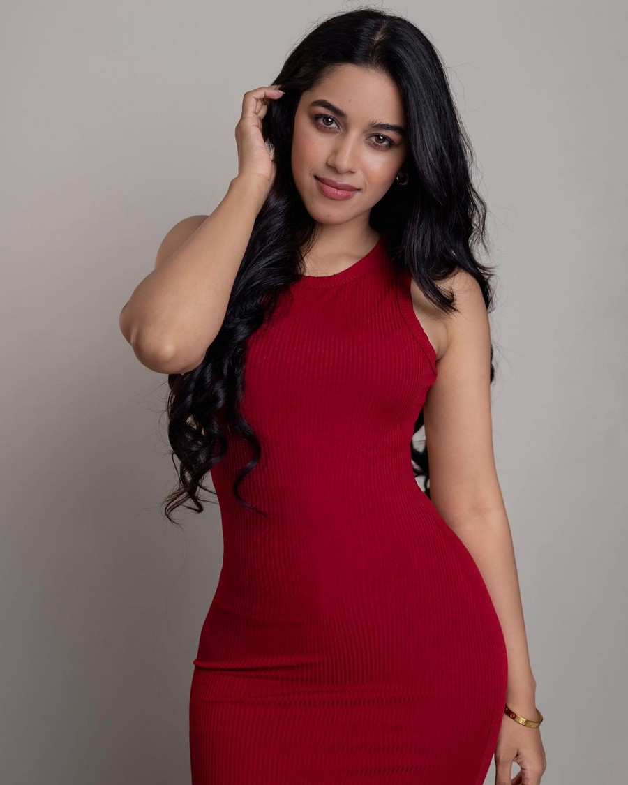 Mirnalini Ravi Trendy Cliks in Red Outfit