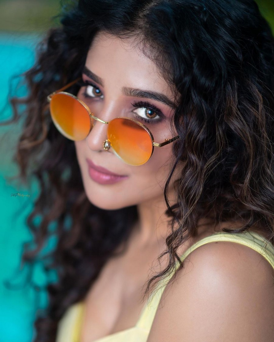 Actress Sakshi Agarwal Looks Fabulous in Yellow Dress